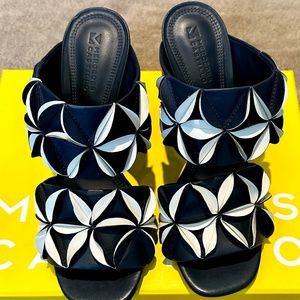 🔹MERCEDES CASTILLO MC Mura 3-D Flower Sandals - NWT - Size 9🔹